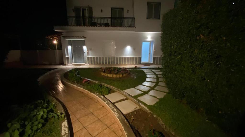 Апартаменты Patras White Castle Экстерьер фото